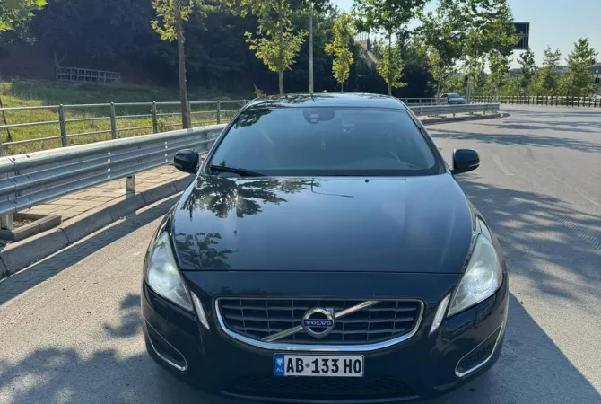 Auto in Vendita a Tirana, Volvo, 2013 gasoline-gas,Kambio Automatik Pagamento 690,000  Leke.