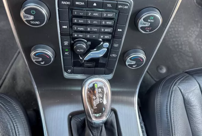 Auto in Vendita a Tirana, Volvo, 2013 gasoline-gas,Kambio Automatik Pagamento 690,000  Leke.