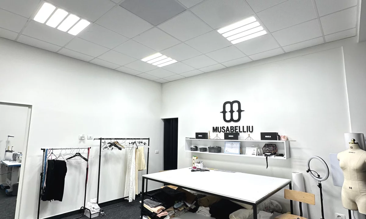 Njoftime Pune ne Tirane, Profesioni Rrobaqepse prestare , Me eksperience, Pagesa 60,000  Leke.