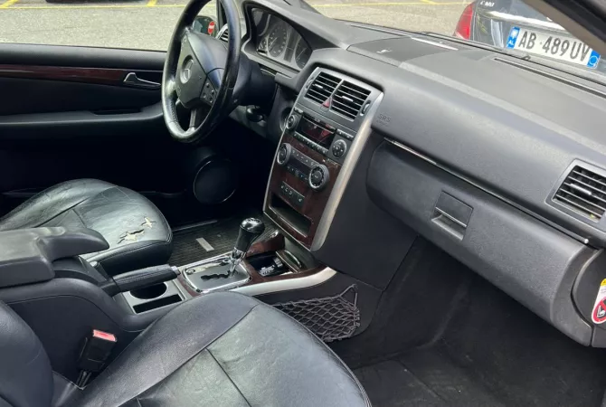 Auto in Vendita a Tirana, Mercedes-Benz, 2005 Diesel,Kambio Automatik Pagamento 320,000  Leke.