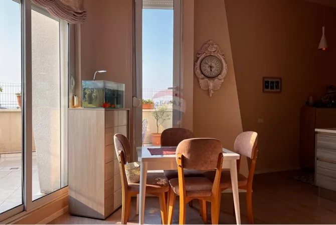 Shtepi ne shitje Apartament ne Tirane, 2+1, Mobilimi E mobiluar, Pagesa 238,000  Euro.