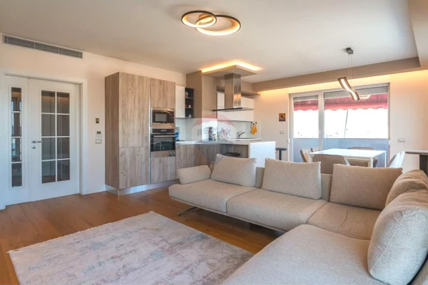 Shtepi ne shitje Apartament ne Tirane, 3+1, Mobilimi E mobiluar, Pagesa 358,000  Euro.