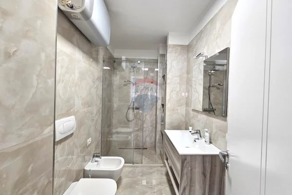 Shtepi ne shitje Apartament ne Tirane, 3+1, Mobilimi E mobiluar, Pagesa 358,000  Euro.