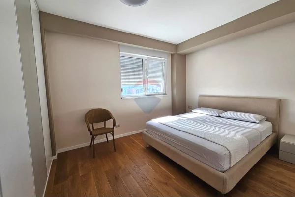 Shtepi ne shitje Apartament ne Tirane, 3+1, Mobilimi E mobiluar, Pagesa 358,000  Euro.