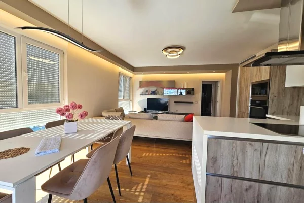 Shtepi ne shitje Apartament ne Tirane, 3+1, Mobilimi E mobiluar, Pagesa 358,000  Euro.