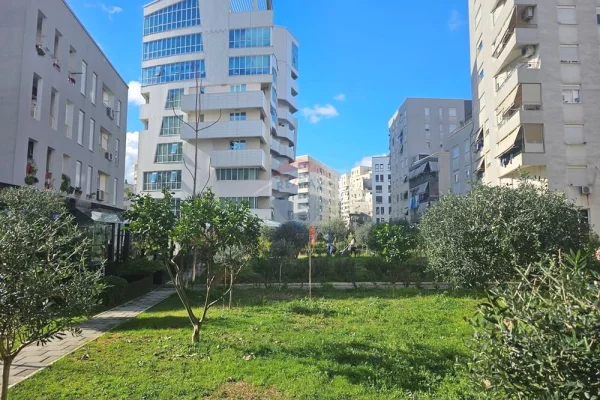 Kompleksi Kontakt, Tirane, Apartament  Per Shitje!
