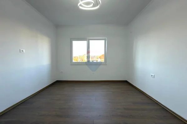 Shtepi ne shitje Apartament ne Tirane, 2+1, Mobilimi Bosh, pa mobiluar, Pagesa 149,000  Euro.