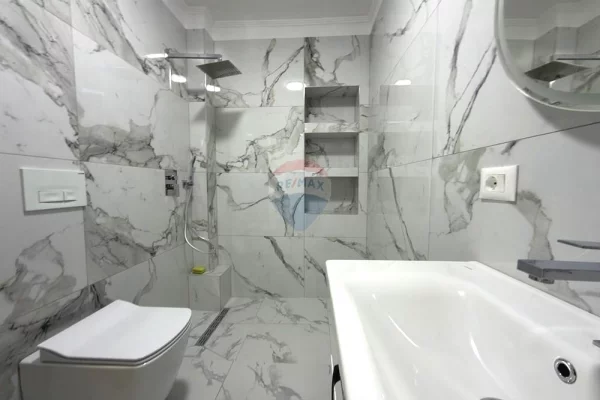 Shtepi ne shitje Apartament ne Tirane, 2+1, Mobilimi Bosh, pa mobiluar, Pagesa 149,000  Euro.