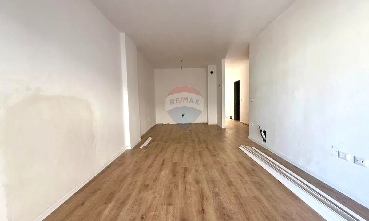 Shtepi ne shitje Apartament ne Tirane, 2+1, Mobilimi Bosh, pa mobiluar, Pagesa 189,900  Euro.