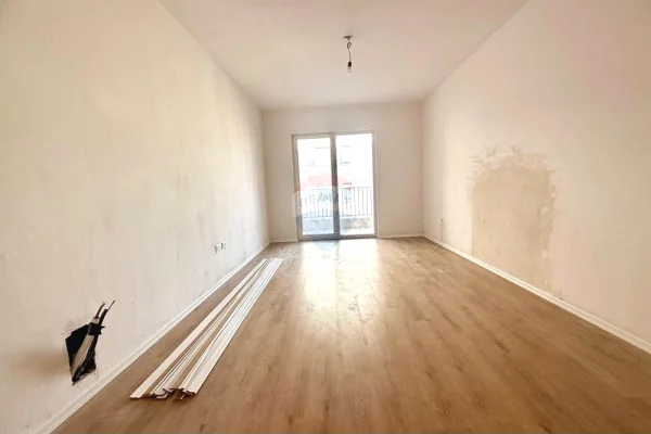 Shtepi ne shitje Apartament ne Tirane, 2+1, Mobilimi Bosh, pa mobiluar, Pagesa 189,900  Euro.