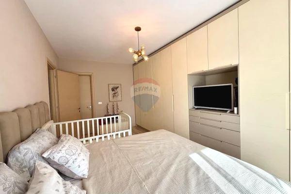 Shtepi ne shitje Apartament ne Tirane, 2+1, Mobilimi E mobiluar, Pagesa 245,000  Euro.