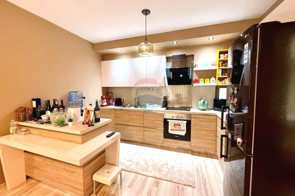 Shtepi ne shitje Apartament ne Tirane, 2+1, Mobilimi E mobiluar, Pagesa 245,000  Euro.