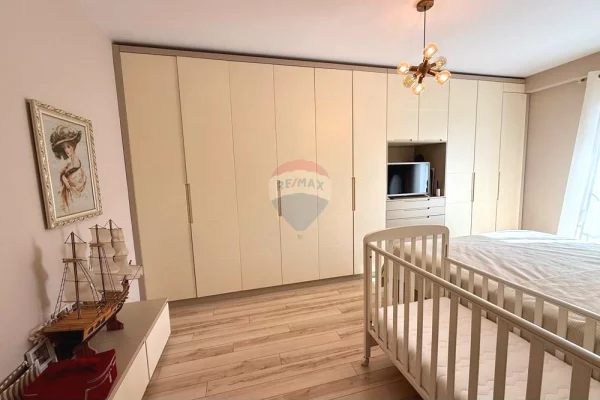 Shtepi ne shitje Apartament ne Tirane, 2+1, Mobilimi E mobiluar, Pagesa 245,000  Euro.