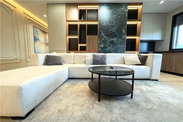 Appartamento in affitto a Tirana 2+1, Arredato