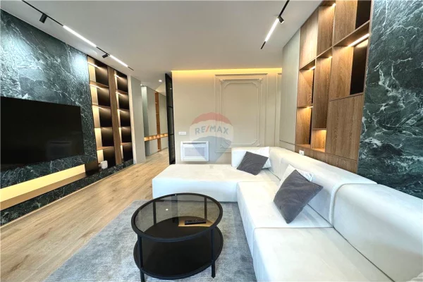 Appartamento in affitto a Tirana 2+1, Arredato