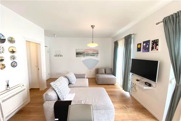 Apartament  Per Qira, Park Life, Tirane!