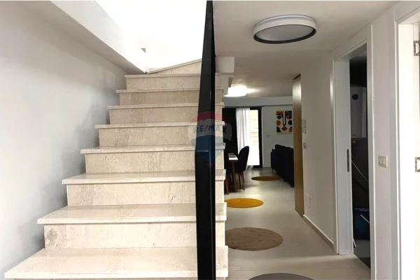 Duplex (casa a 2 piani) in affitto a Tirana 3+1, Arredato