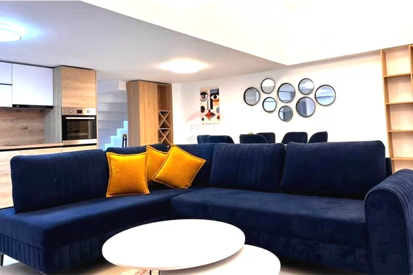 Duplex (casa a 2 piani) in affitto a Tirana 3+1, Arredato