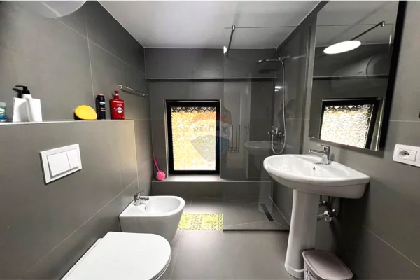 Duplex (casa a 2 piani) in affitto a Tirana 3+1, Arredato