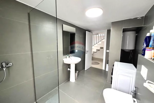 Duplex (casa a 2 piani) in affitto a Tirana 3+1, Arredato