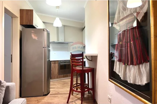 Appartamento in affitto a Tirana 2+1, Arredato