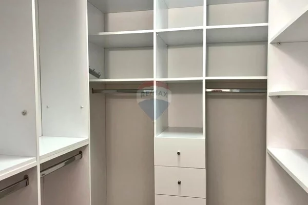 Appartamento in affitto a Tirana 3+1, Arredato