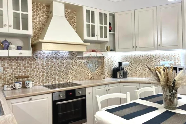 Appartamento in affitto a Tirana 3+1, Arredato