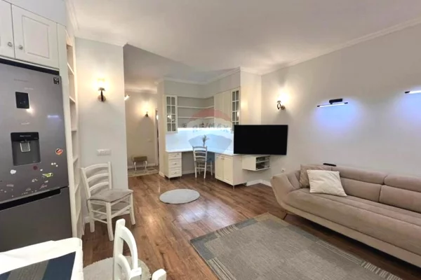 Appartamento in affitto a Tirana 3+1, Arredato