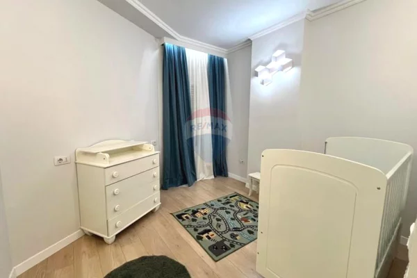 Appartamento in affitto a Tirana 3+1, Arredato