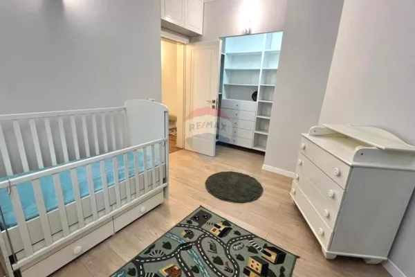 Appartamento in affitto a Tirana 3+1, Arredato