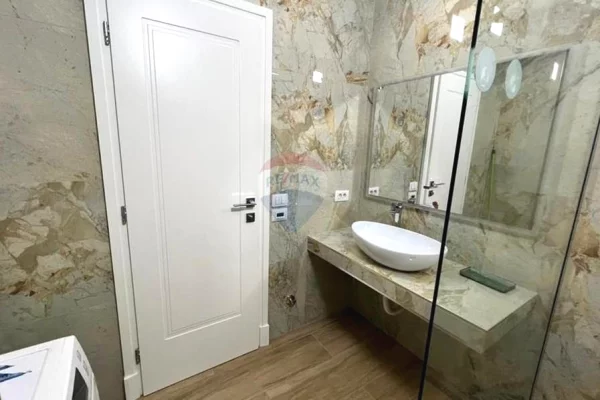 Appartamento in affitto a Tirana 3+1, Arredato