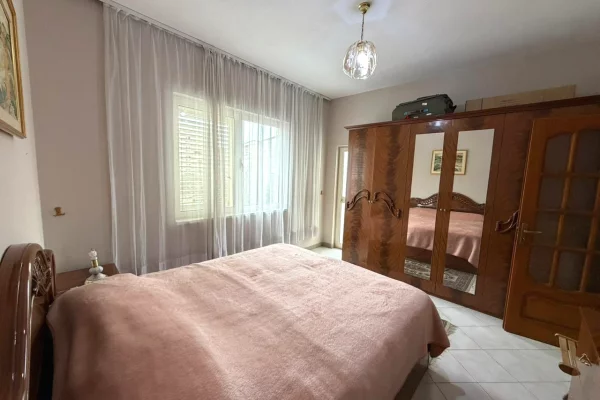 Appartamento in affitto a Tirana 3+1, Arredato