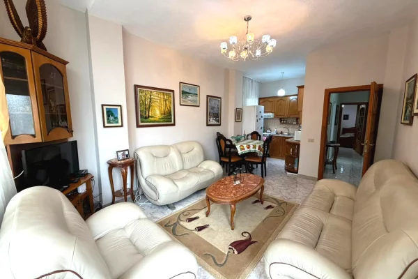 Appartamento in affitto a Tirana 3+1, Arredato