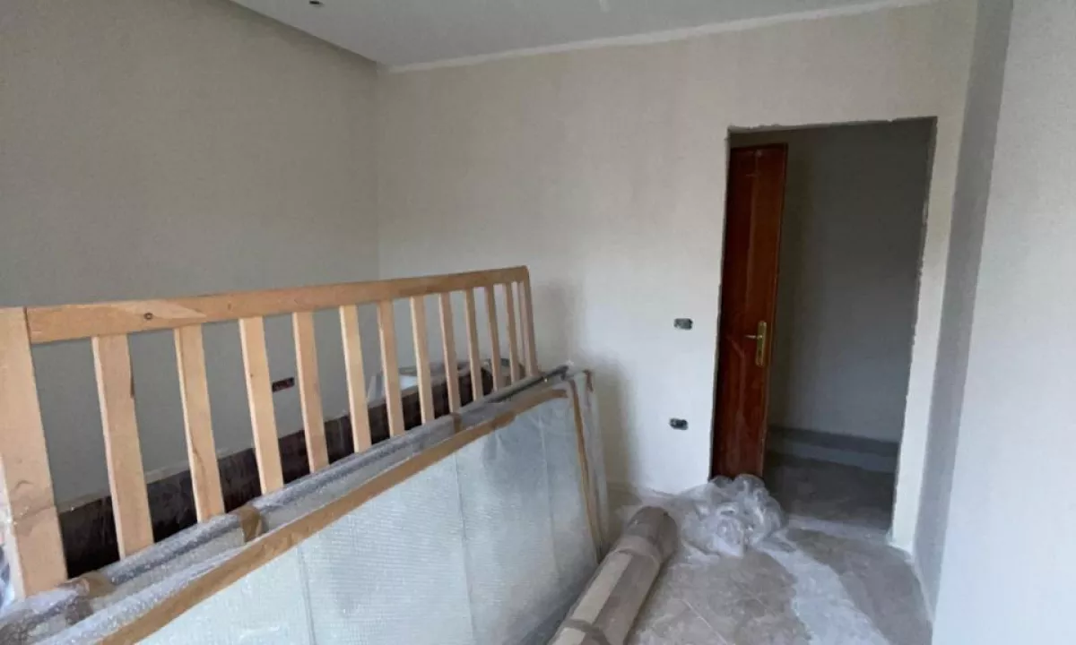 Shtepi ne shitje Apartament ne Tirane, 2+1, Mobilimi E mobiluar, Pagesa 130,000  Euro.