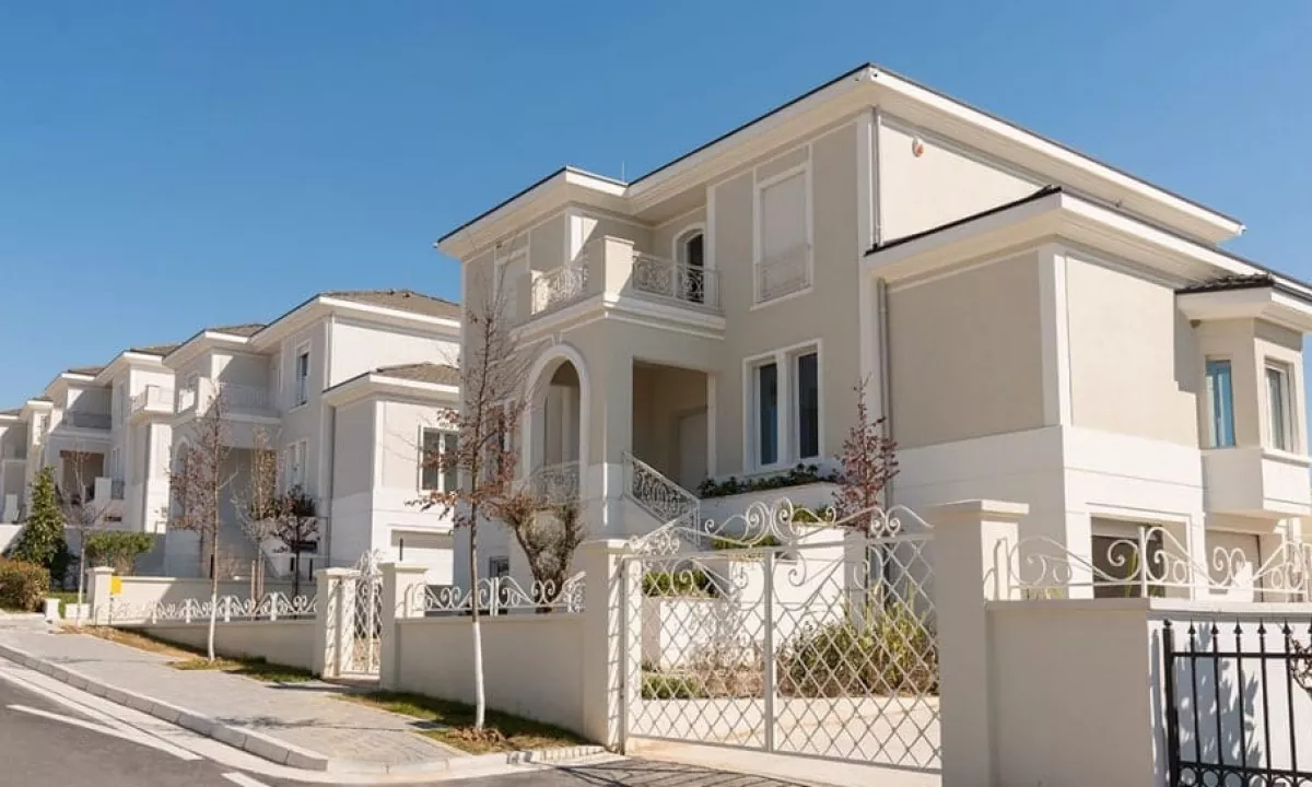 Shtepi ne shitje Vila Luksoze ne Tirane, 6+1, Mobilimi Bosh, pa mobiluar, Pagesa 1,600,000  Euro.