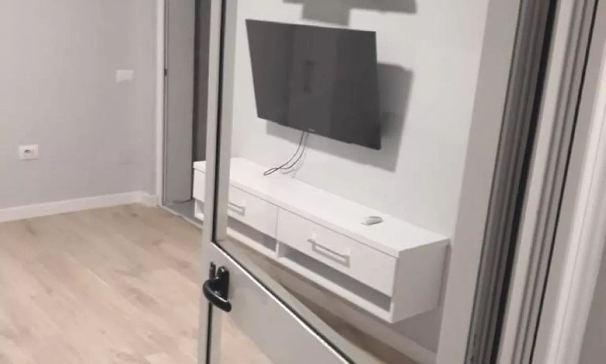 Shtepi me qera Apartament ne Tirane, Garsoniere, Mobilimi E mobiluar, Pagesa 450  Euro.