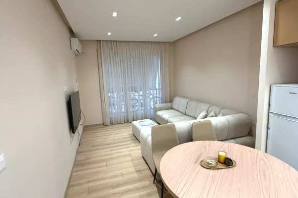 Shtepi me qera Apartament ne Tirane, 2+1, Mobilimi E mobiluar, Pagesa 90,000  Leke.