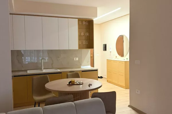 Shtepi me qera Apartament ne Tirane, 2+1, Mobilimi E mobiluar, Pagesa 90,000  Leke.