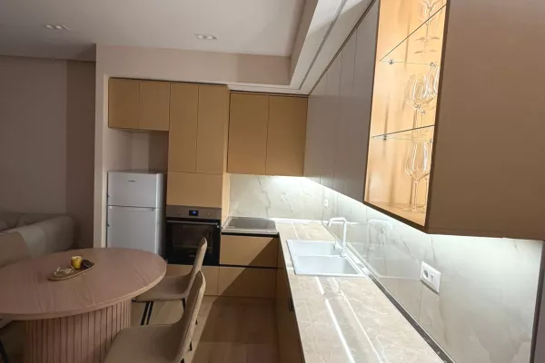 Shtepi me qera Apartament ne Tirane, 2+1, Mobilimi E mobiluar, Pagesa 90,000  Leke.