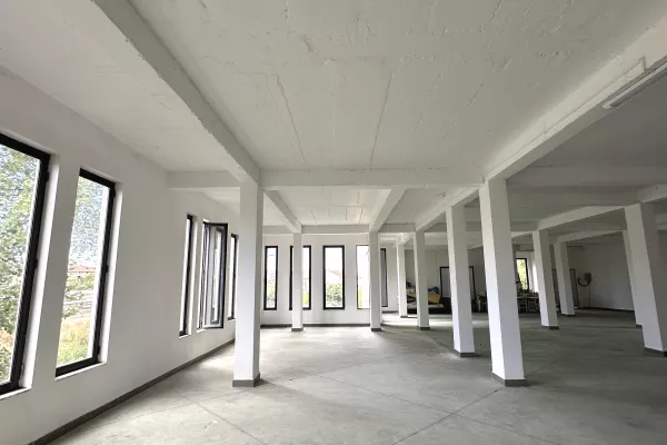 Ambiente Commerciale in Vendita 4+1 a Durazzo - 560,000 Euro