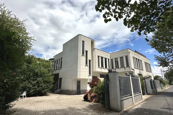 🏢 Shitet Godine 2-Kateshe me Qira – Durres ✨