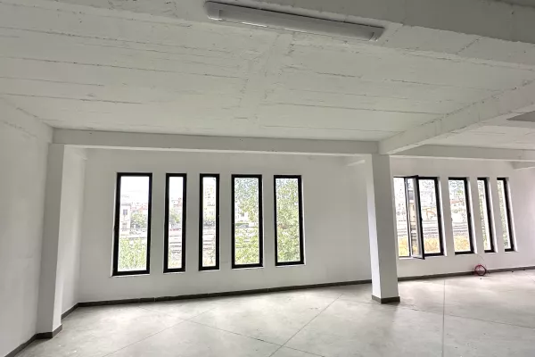 Ambiente Commerciale in Vendita 4+1 a Durazzo - 560,000 Euro