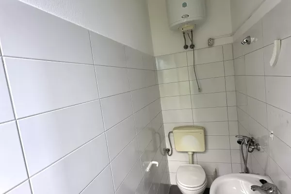 🏢 Shitet Godine 2-Kateshe me Qira – Durres ✨