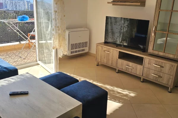 Shtepi me qera Apartament ne Tirane, 3+1, Mobilimi E mobiluar, Pagesa 600  Euro.