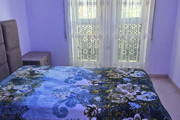 Shtepi me qera Apartament ne Tirane, 3+1, Mobilimi E mobiluar, Pagesa 600  Euro.