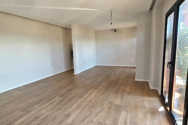 🏢 Jepet me Qira – Ambient Zyre ne Garden Building, Tirane