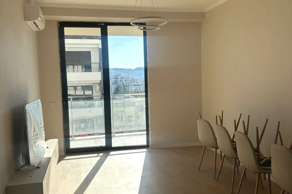 Shtepi me qera Apartament ne Tirane, 2+1, Mobilimi E mobiluar, Pagesa 1,000  Euro.