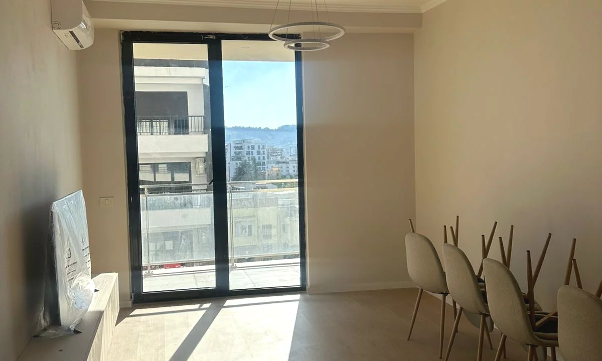 Shtepi me qera Apartament ne Tirane, 2+1, Mobilimi E mobiluar, Pagesa 1,000  Euro.