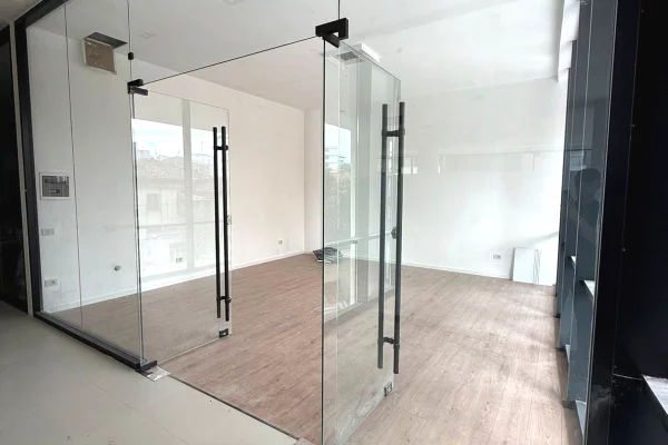 🏢 Jepet me Qira – Ambient Komercial ne Qendren Tregtare Golden Tower, Mine Peza