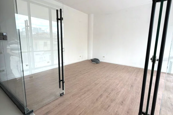 Business Property for Rent 1+1 in Tirana - 80,000 Leke
